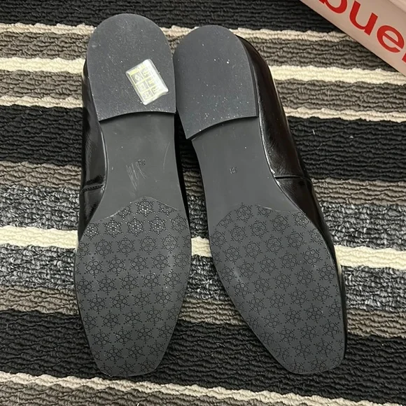 Sz 38 (7.5)⭐️NWT Bueno Elizabeth Black Patent Leather Flats. - Picture 7 of 13